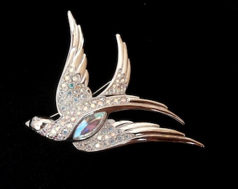 Broche oiseau plaquée rhodium signée Swarovski avec cristaux aurores boréales