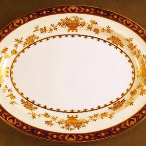 Turkije-schotel uit Minton Dynasty: kobaltblauw beenderporselein, gemaakt in Engeland