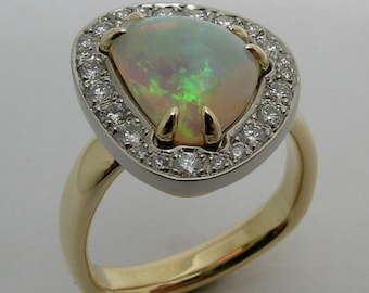 OOAK Pure Crystal Australische Opaal en Diamond Halo Hand Made in Canada Ring in 18k Goud & Platina