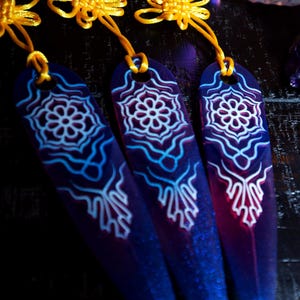 Zoey's Glow-in the Dark Throwing Knives : Transparent