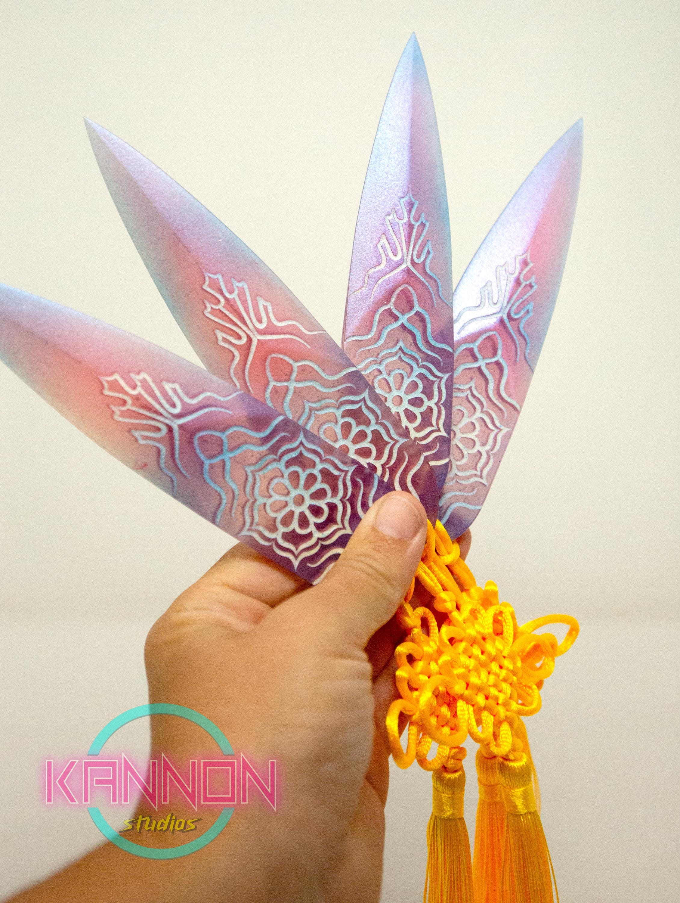 Zoey's Glow-in the Dark Throwing Knives : Transparent