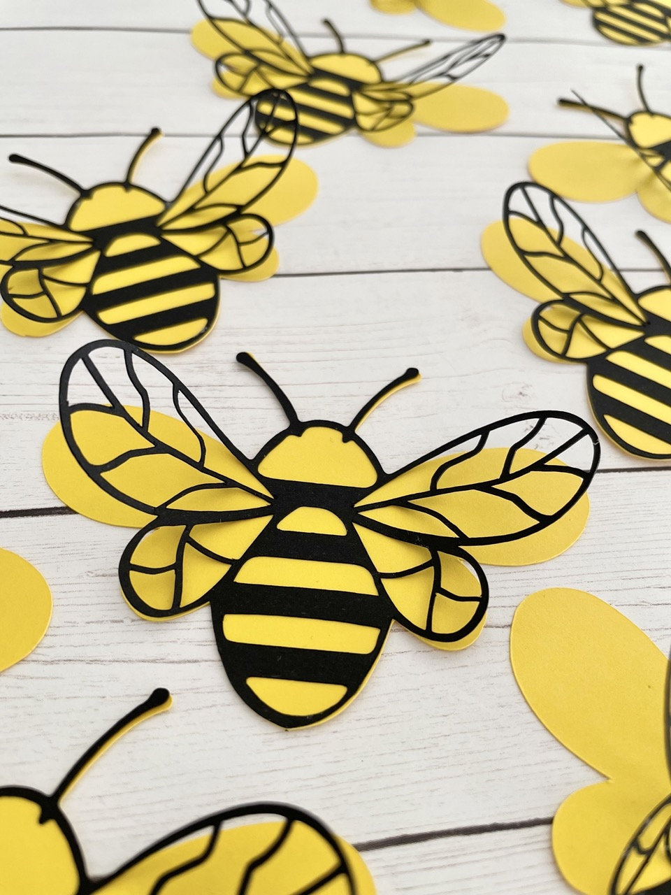 12 Autocollants 3D Abeilles – Décorations Murales Adhésives – 2 Tailles (25.5cm Et 18.5cm) – Pour Fête, Chambre, Bureau – Idées Créatives