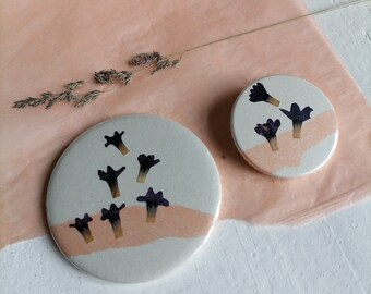 Set Handspiegel und Button mit getrockneten Blüten, handgemacht