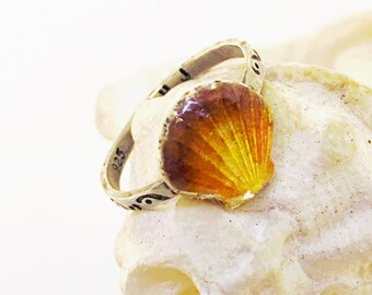 Enamel Sunrise Seashell Silver Ring with swirl stamped band