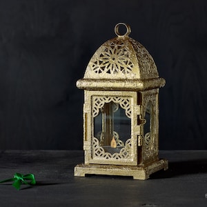 24K Oro Linterna marroquí / Unique Vintage Scheherazade Candelero Exótico/ Golden boda Linternas/ marroquí Holder decoración / Metal Candle