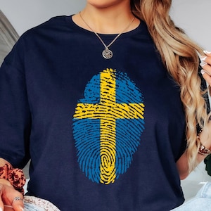 Sweden Shirt Swedish Flag Fingerprint T-Shirt Gift for Him Her Vintage Retro Distressed It&#39;s In My DNA Pride Patriotic Gifts for Men Women