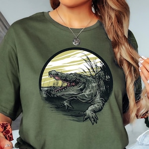 Alligator Shirt Crocodile Gator T-Shirt Gift for Him Her Vintage Distressed Alligators Strike Gator Crocodiles Lover Gifts For Men and Women