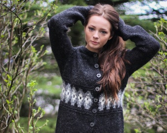 Handknitted design cardigan from 100% icelandic wool