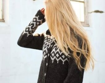 Handknitted cardigan made of 100% icelandic wool