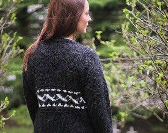 Handknitted cardigan from 100% icelandic wool