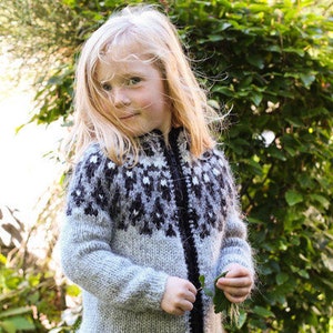 Handknitted Icelandic wool sweater for kids