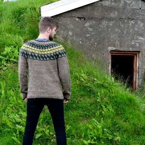 Traditional Icelandic sweater for men image 4