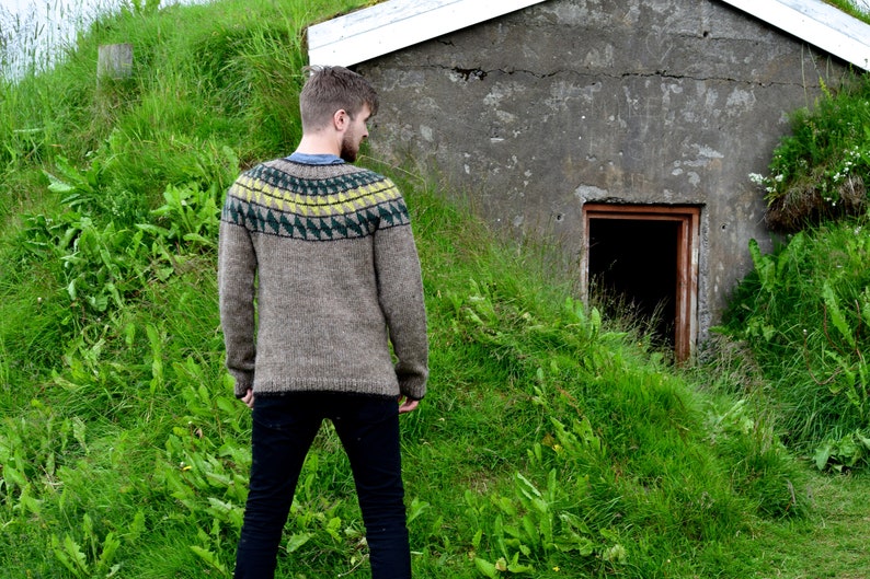 Traditional Icelandic sweater for men image 4