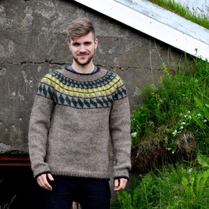 Traditional Icelandic sweater for men image 1