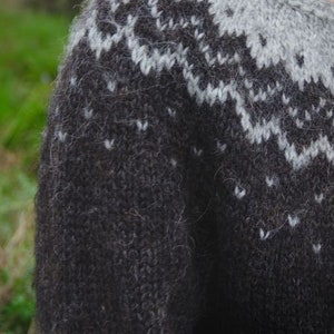 Icelandic sweater, lopapeysa image 3