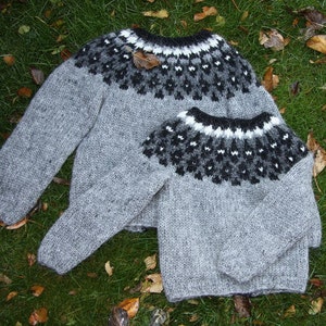 Handknitted Icelandic wool sweater for kids image 4