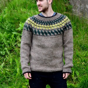 Traditional Icelandic sweater for men image 3