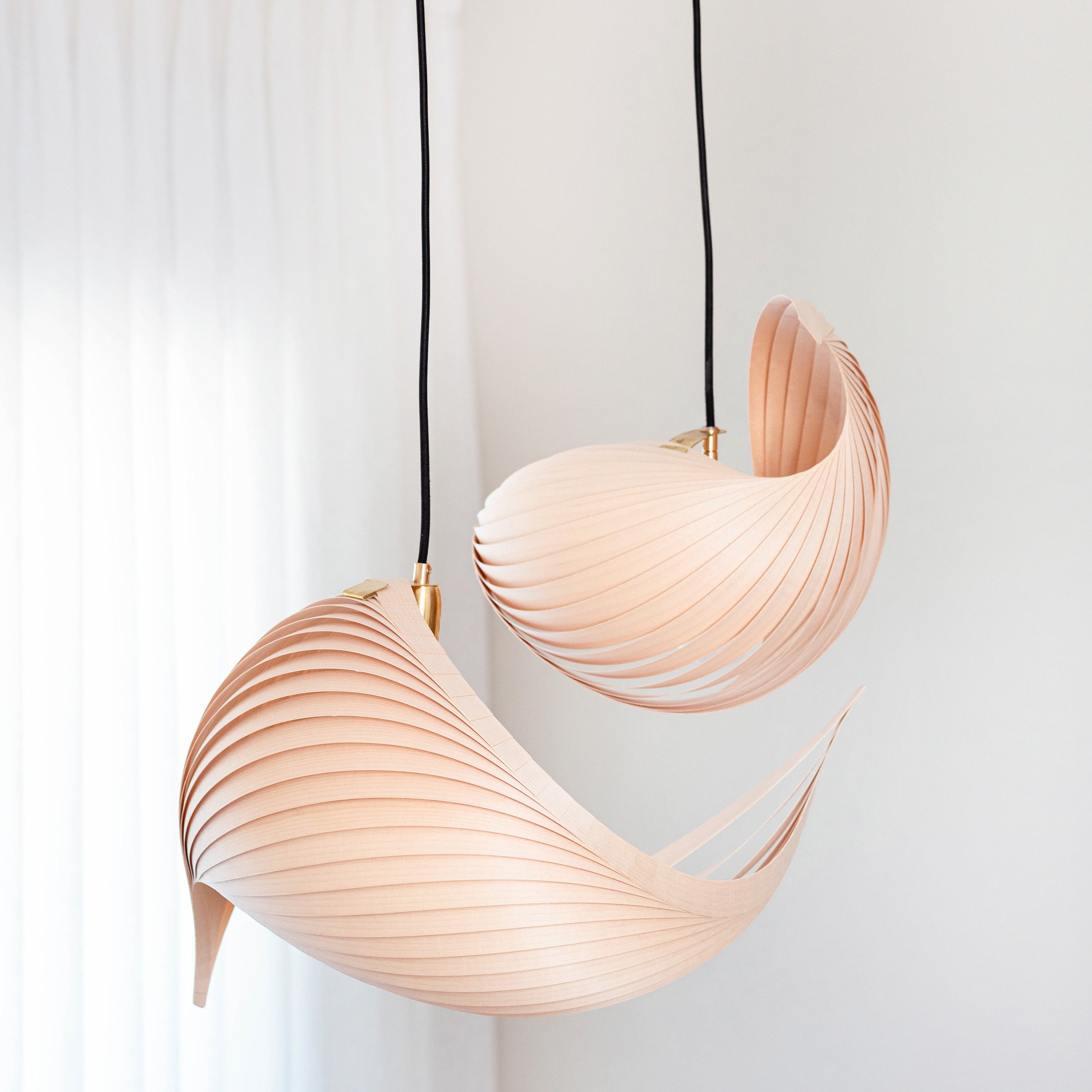 Stehleuchte Bongal, Stehlampe aus Holz/Seegras in Naturfarben, Leuchte im  skandinavischen Design mit rundem Schirm (Ø 40 cm) u. Fußschalter, Höhe 160  