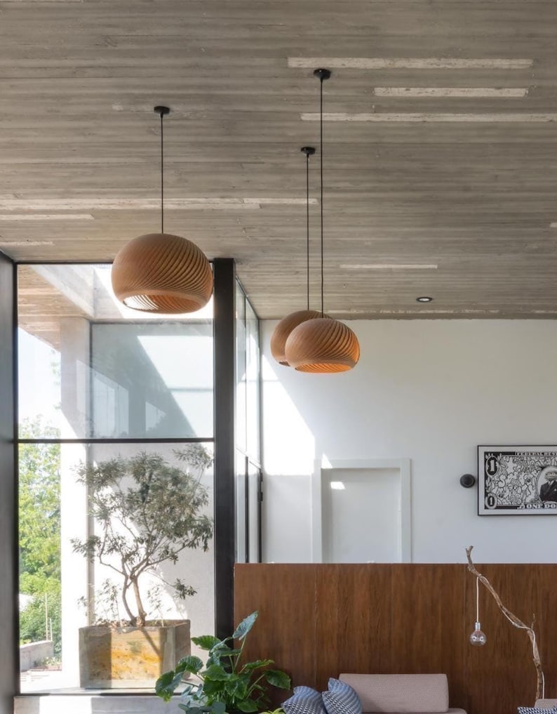Pendelleuchte aus Walnussholz – Deckenleuchte aus furniertem, gebogenem Holz, Japandi-Beleuchtung, Kronleuchter, skandinavische Hängelampe – Wind Bild 8