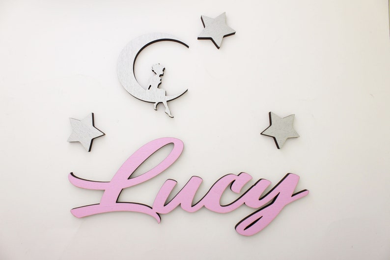 Cartel de nombre personalizado con Moon Girl y estrellas para niños Decoración de la habitación / Decoración de la caja de juguetes de la niña o fiesta de cumpleaños de hadas, letrero de puerta con nombre de madera imagen 1