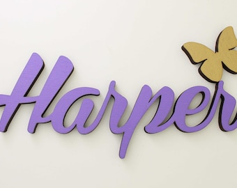 Signo de nombre de niña con mariposa, corona dorada de princesa o estrella / placa de nombre personalizada, bautismo o decoración de cumpleaños