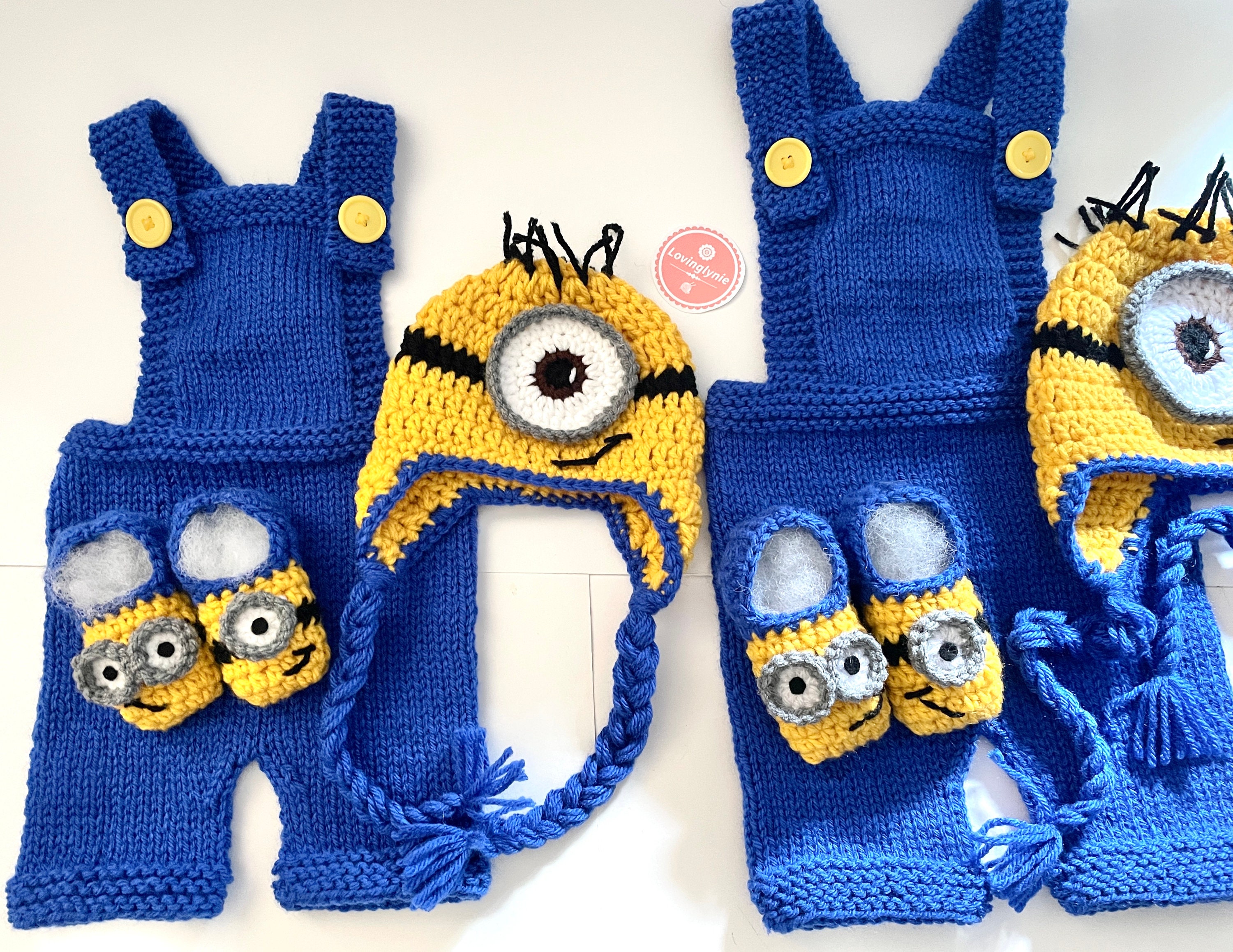 El disfraz de Minion incluye gafas de Minion, gorro amarillo y delantal azul