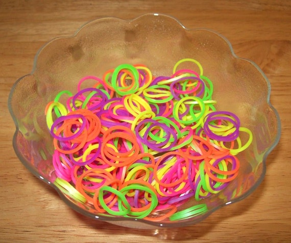 Rainbow Loom® Authentic Rubber Bands, Silicone Mixed Neon 300-band Package  With 12 C-clips and a FREE BRACELET 