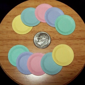 Dollhouse Miniature Paper Plates, Assorted color combinations, Set of 10 pieces