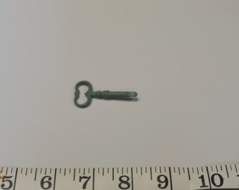 Antique Sewing Machine Key - Triangle Head / Point / Tip - Vintage ...