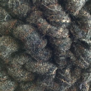 Wool rag rug 47”x26&quot; hand woven black with caramel onyx dark gray rustic cabin cottage country kitchen machine washable throw rug fringes#74