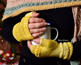 Fingerless gloves, Mittens in yellow, fingerless wool cuffs