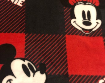 Mickey & Minnie Revesible Fleece Blanket with a Black Backing   Choose from Sewn or Tied