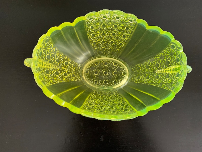 Vaseline Glass Bowl With Daisy Button Design Etsy