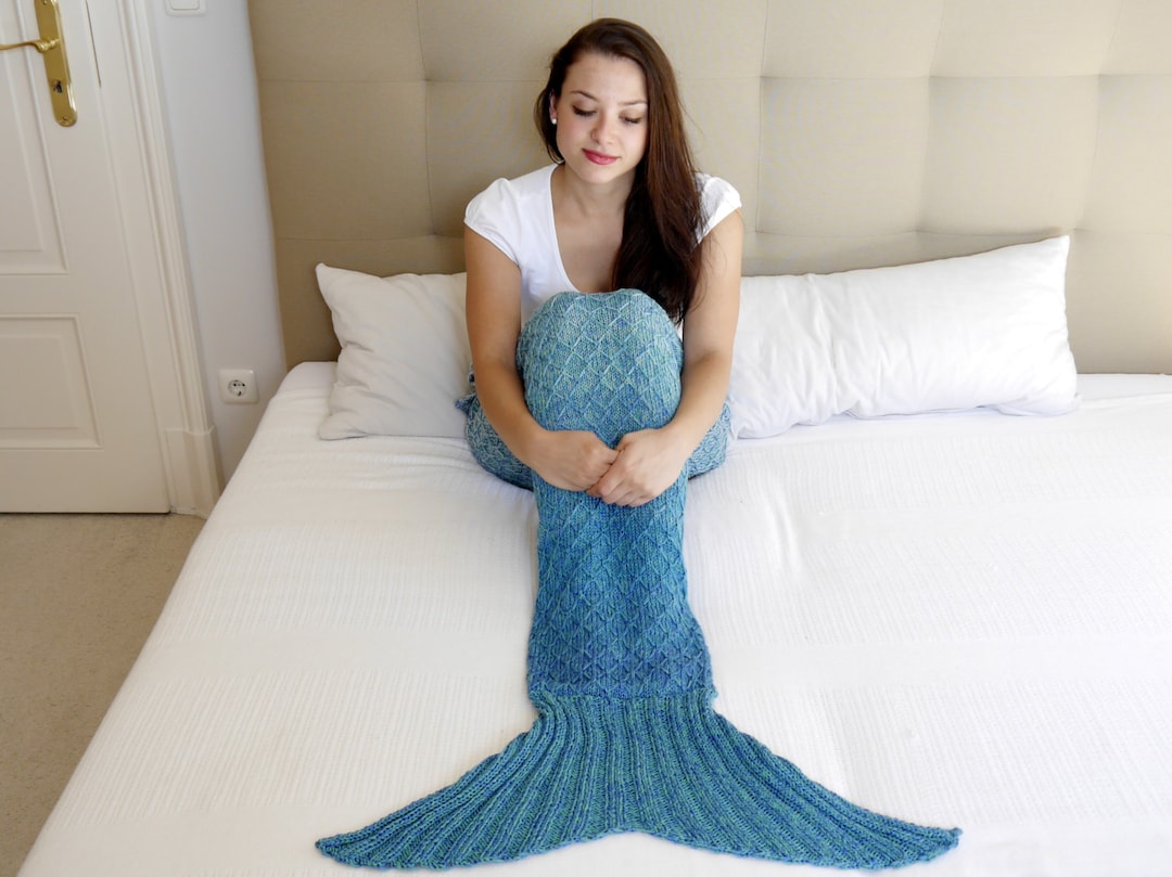 Mermaid Print Pattern Hooded Blanket