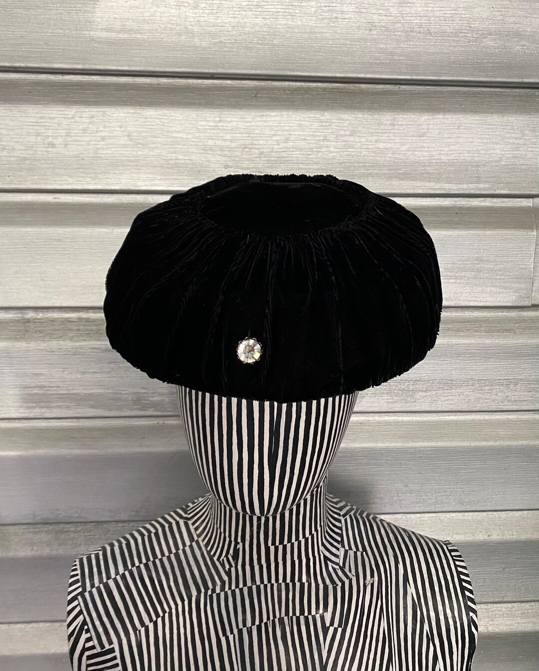Vintage Cloche Black Velvet Gathered Rhinestone Detail Hat  display picture 3