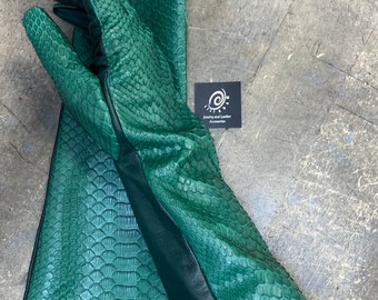 Exklusive lange Handschuhe aus Pythonleder: Elegante, mit Seide gefütterte Opernhandschuhe