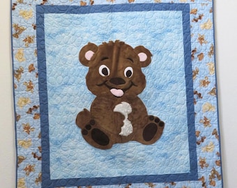 Handmade Bear Appliqued Baby Quilt: Minki & Fleece