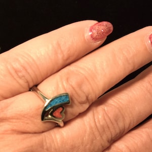 Vintage 1980s 1990s silver tone ring with blue and red insets size 7