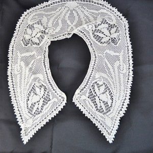 Vintage 1930s 1940s tatted crochet cotton lace daffodil motif collar