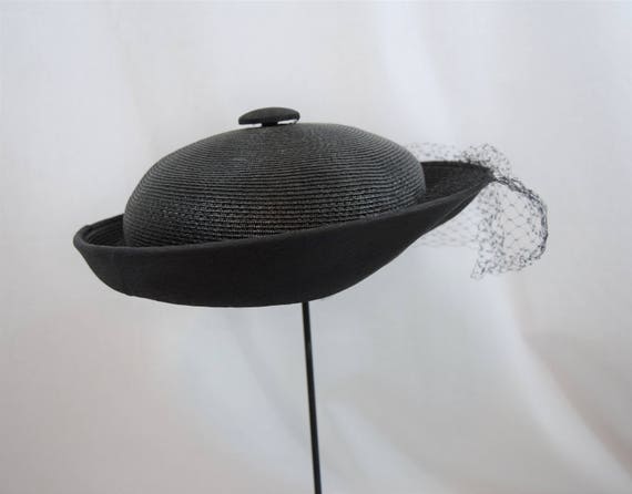 Vintage 1950s 1960 black faux straw and veiling ha
