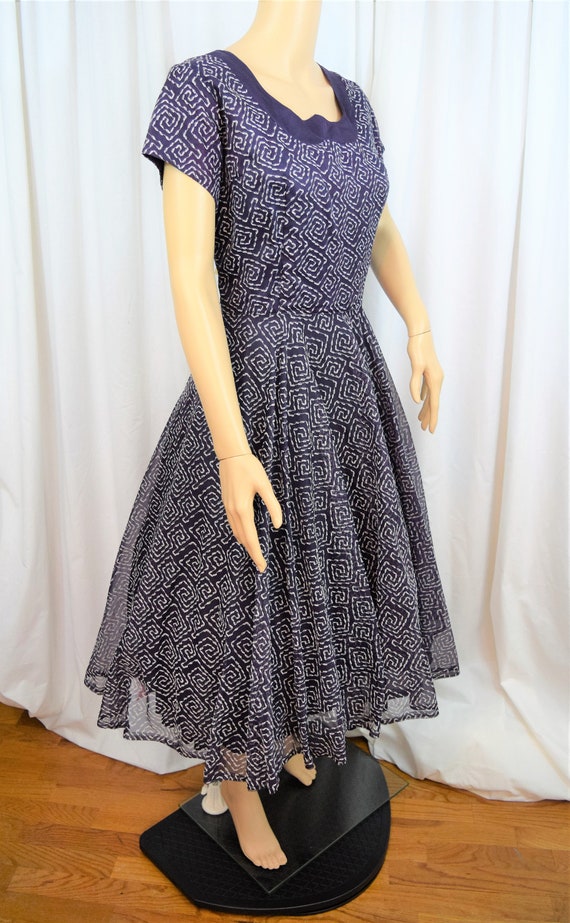 Vintage 1950s navy blue and white short sleeve, sh