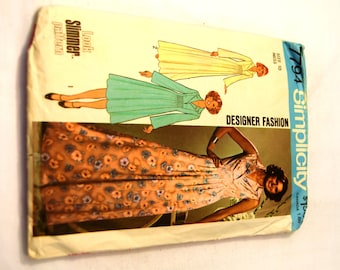 Vintage 1970s Simplicity 7794 Misses Dress in Two Lengths "Designer Fashion"