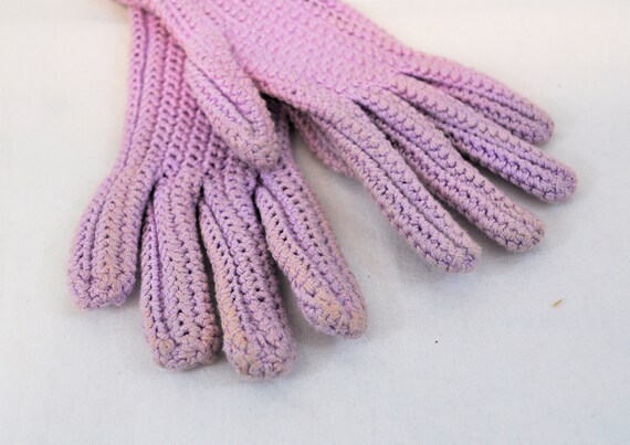 Women's vintage 1960s lilac lavendar crochet wris… - image 5