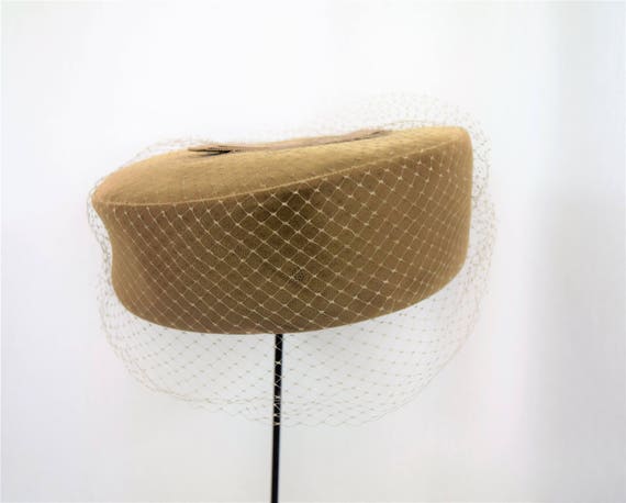 Vintage 1960s taupe velvet veiled hat - image 2