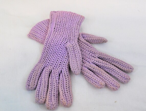 Women's vintage 1960s lilac lavendar crochet wris… - image 2