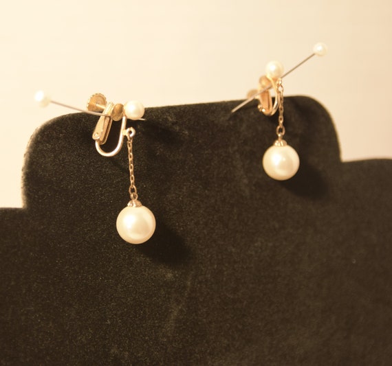 Vintage 1960s 1970s faux pearl drop dangle clip e… - image 4