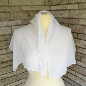 Vintage 1950s 1960s wide white scarf with embroidered S image 2