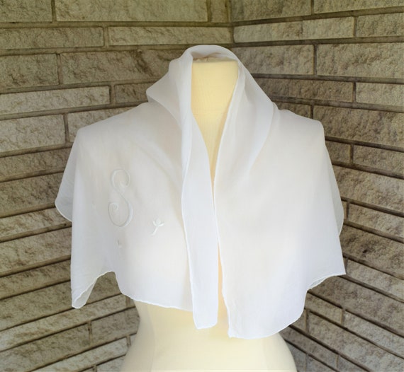 Vintage 1950s 1960s wide white scarf with embroid… - image 2