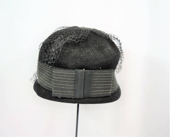 Vintage 1960s black cloche bucket top hat with ri… - image 4