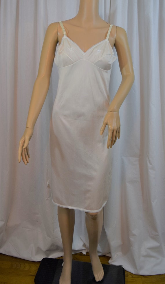 Vintage 1970s 1980s white tulip hem side slit JC P